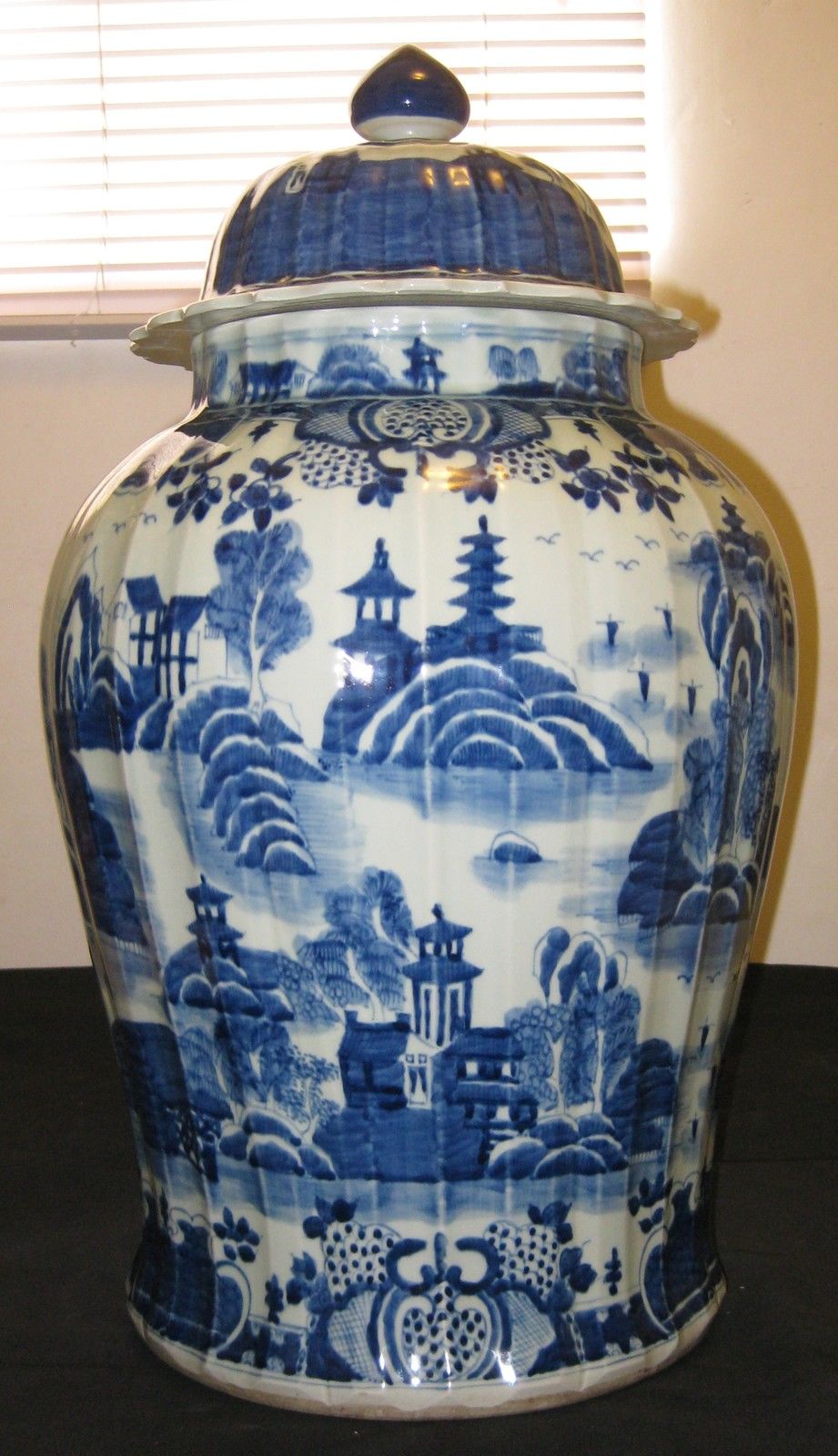 ANTIQUE BIG CHINESE PORCELAIN BLUE&WHITE VASE WITH LID-QING DYNASTY,19TH CENTURY