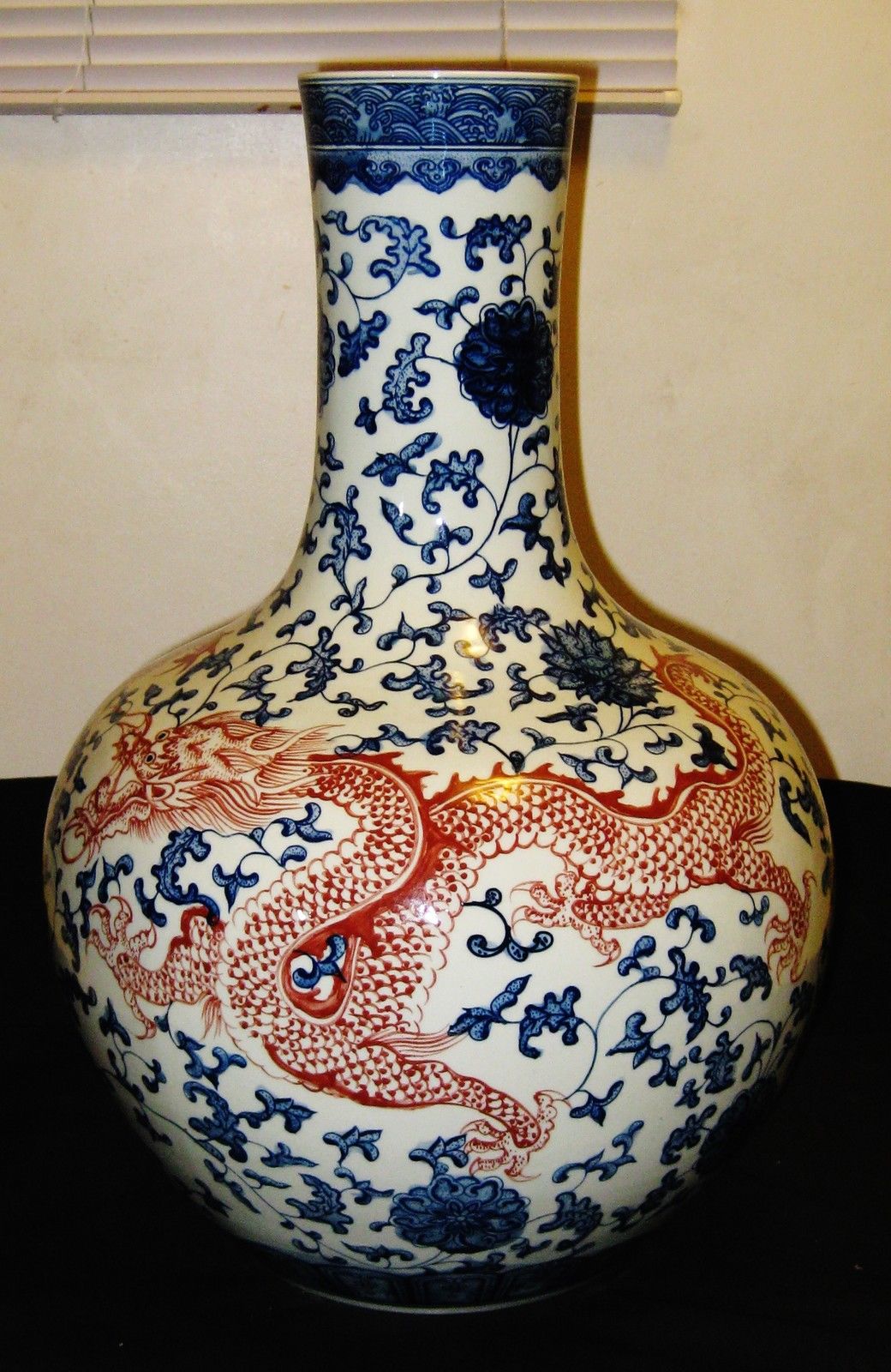 HUGE ANTIQUE CHINESE PORCELAIN DOUBLE DRAGONS FIVE- CLAWS VASE, 19TH CENTURY