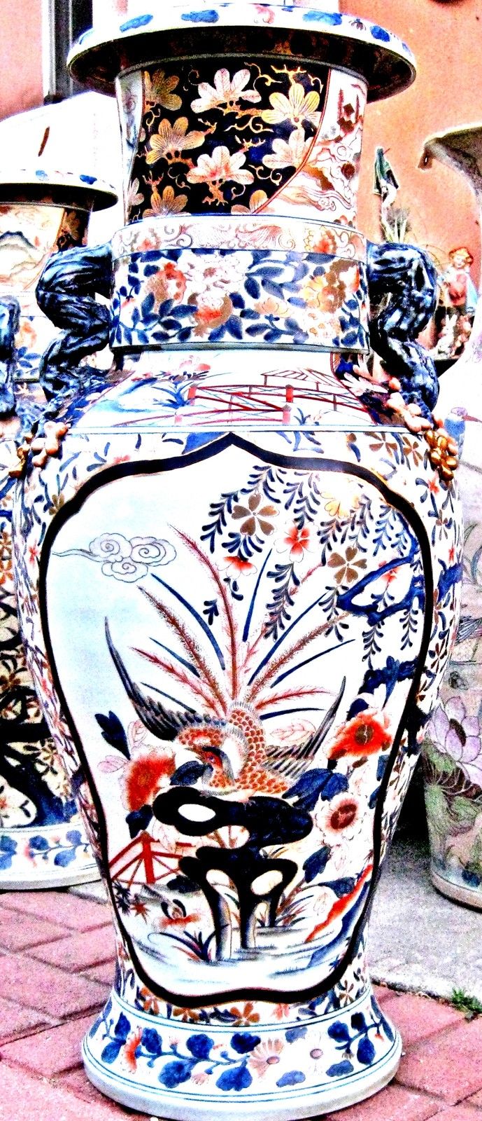 Antique Huge Chinese Imari Porcelain Vase Hand Painted, Gold Gilt, 19th Century.