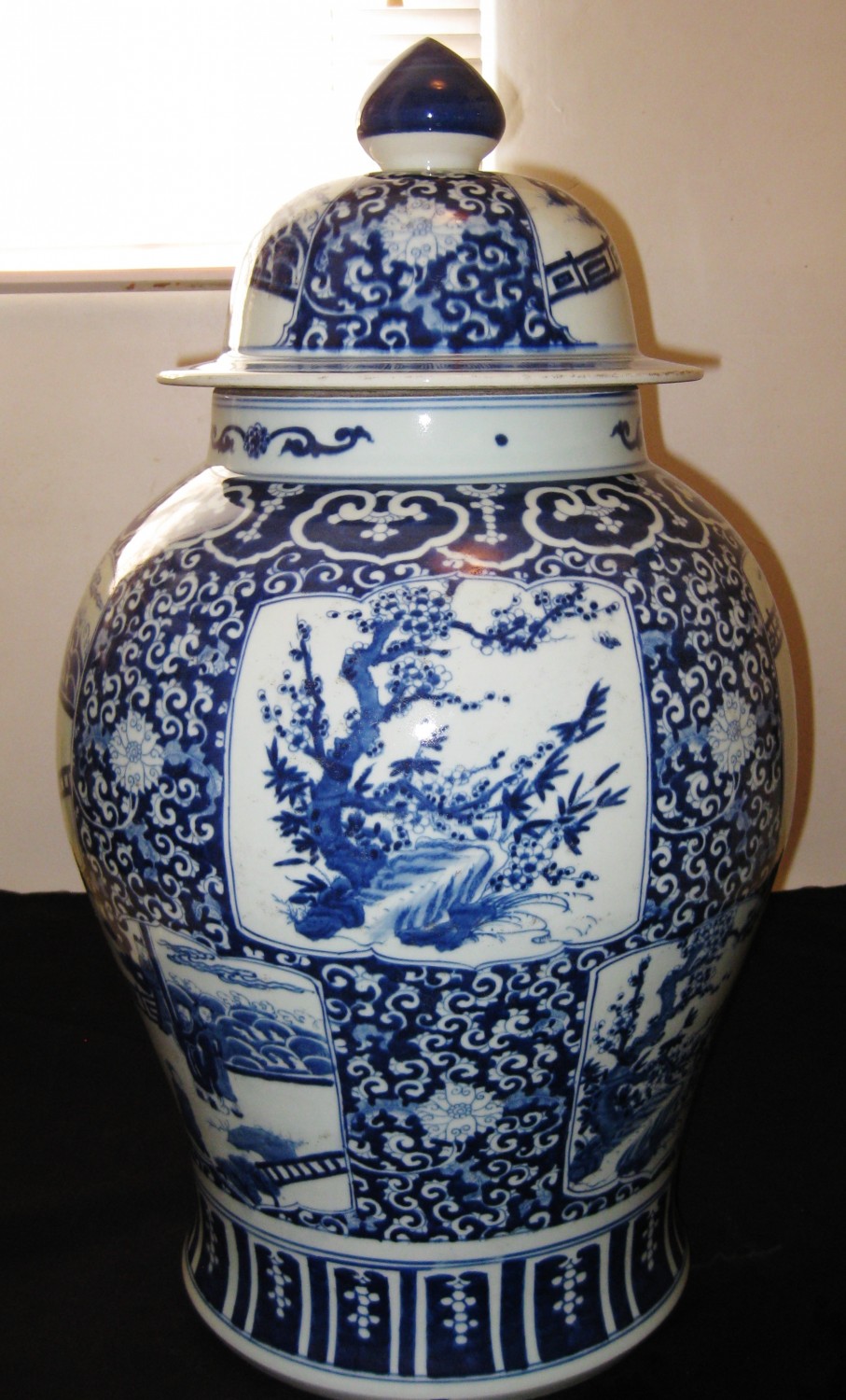 ANTIQUE BIG CHINESE PORCELAIN BLUE&WHITE VASE WITH LID-MING DYNASTY,18TH CENTURY.